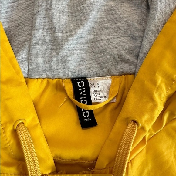 Divided H&M Yellow Lightweight Hoodie Windbreaker Jacket Size Small - Picture 9 of 17